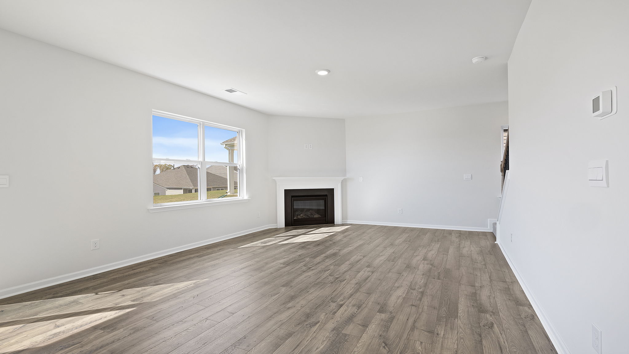 Livingroom with fireplace.
