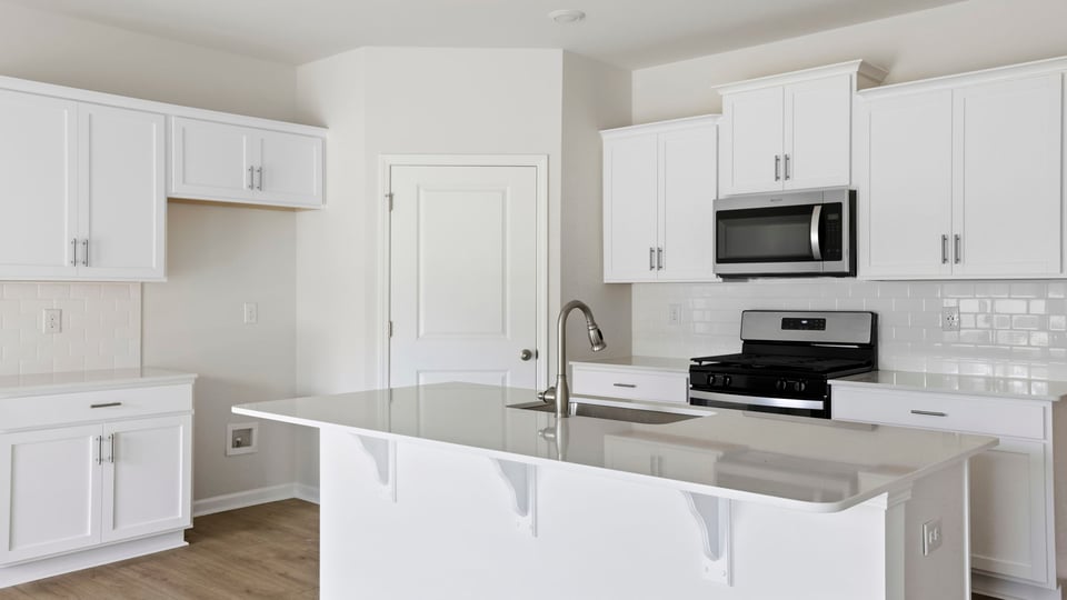 Closer full view of kitchen