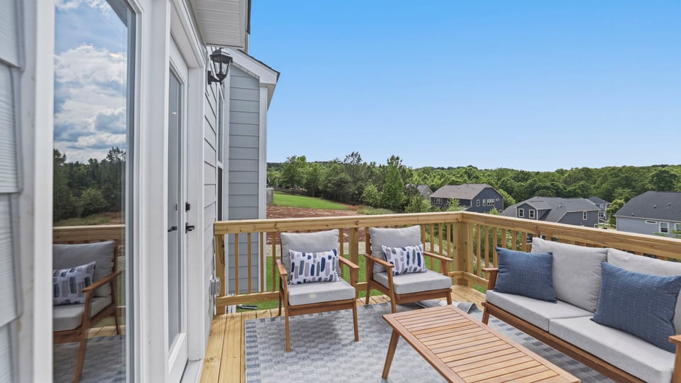 Porch with view of mountains.