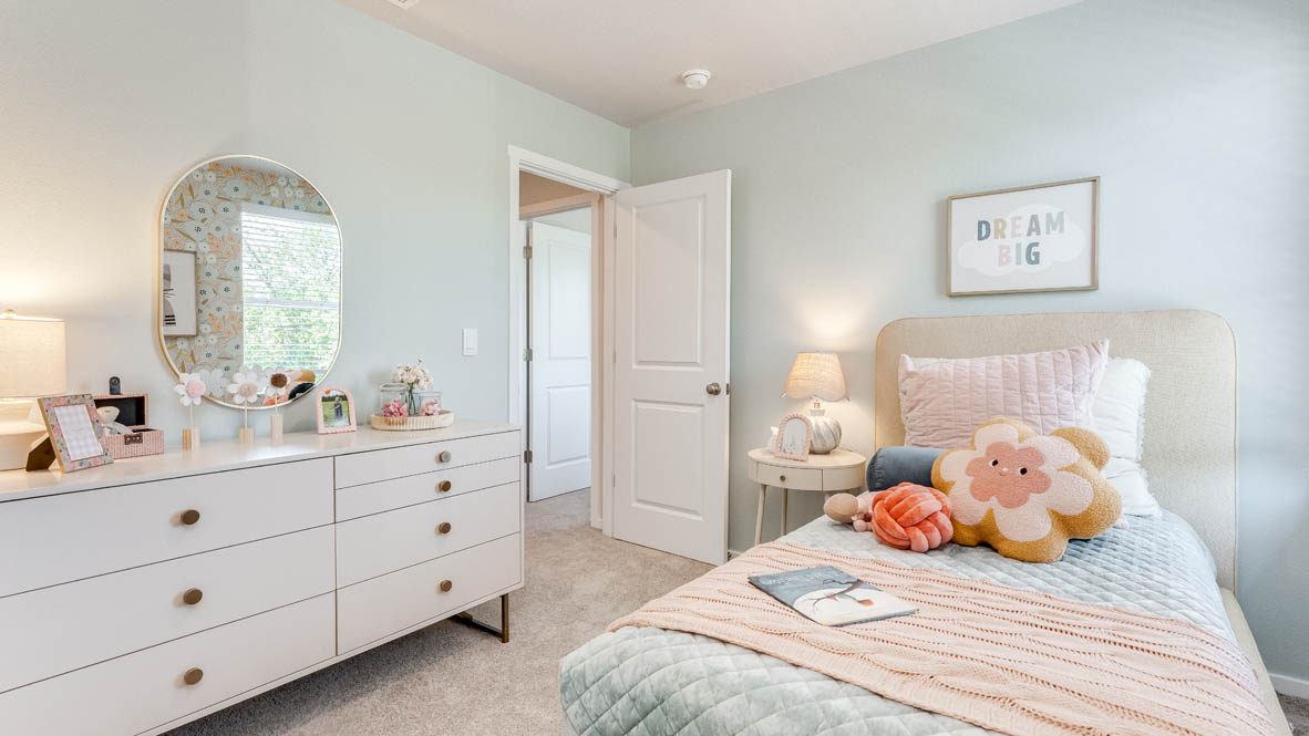 Terrace at Pleasant Valley bedroom with a bed and pink bedding, a white dresser with a mirror, two decorations, carpet
