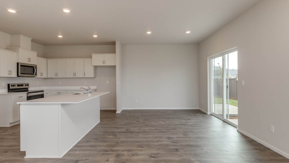 Terrace at Pleasant Valley dining room with sliding glass door to backyard