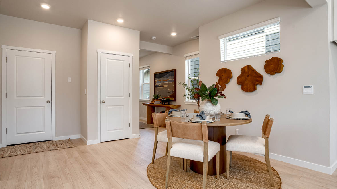 Butler Creek Crossing dining room