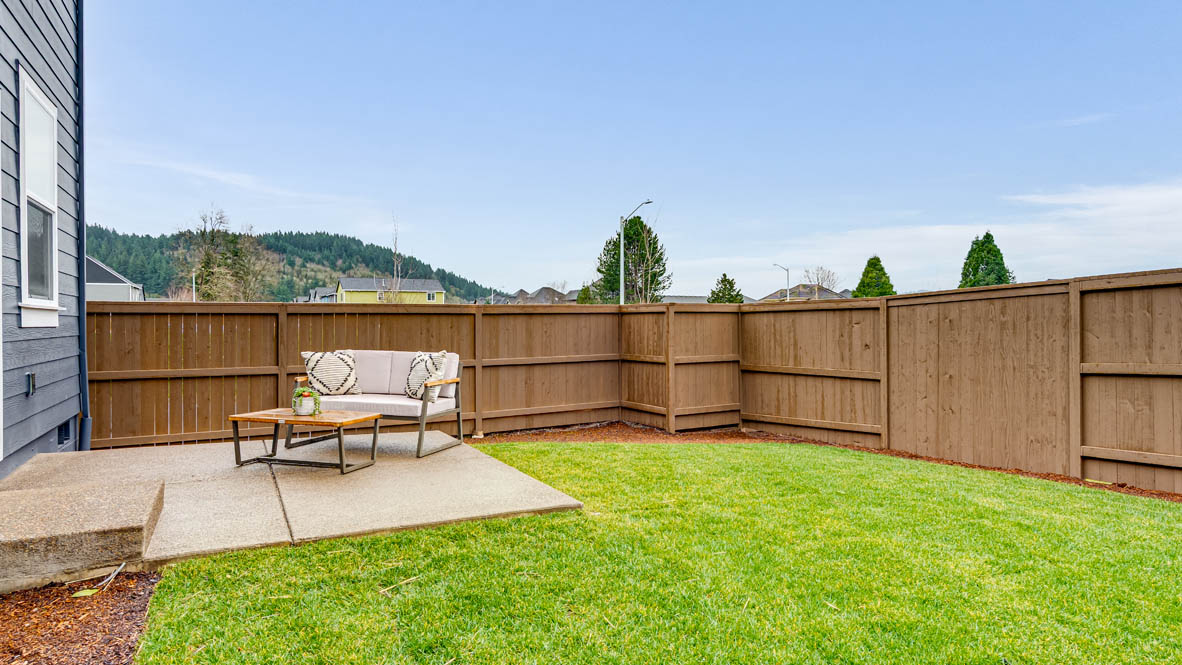 Butler Creek Crossing backyard