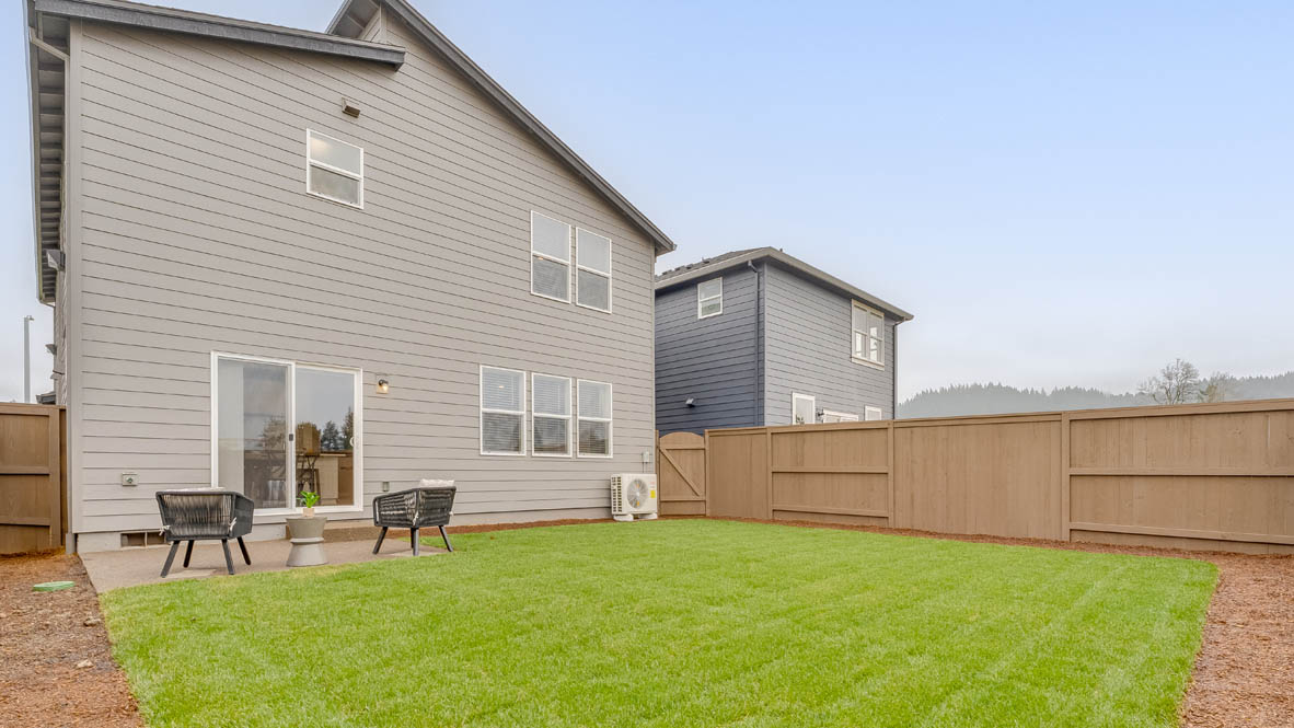 Butler Creek Crossing backyard