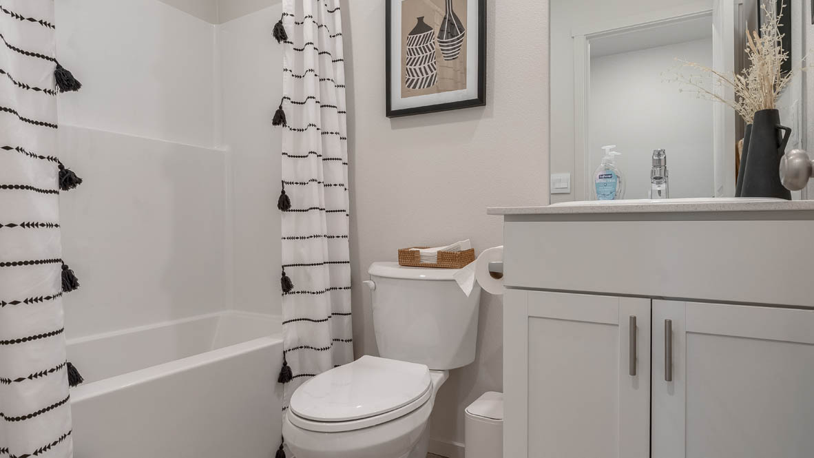 Bailey Meadows S060 Bathroom