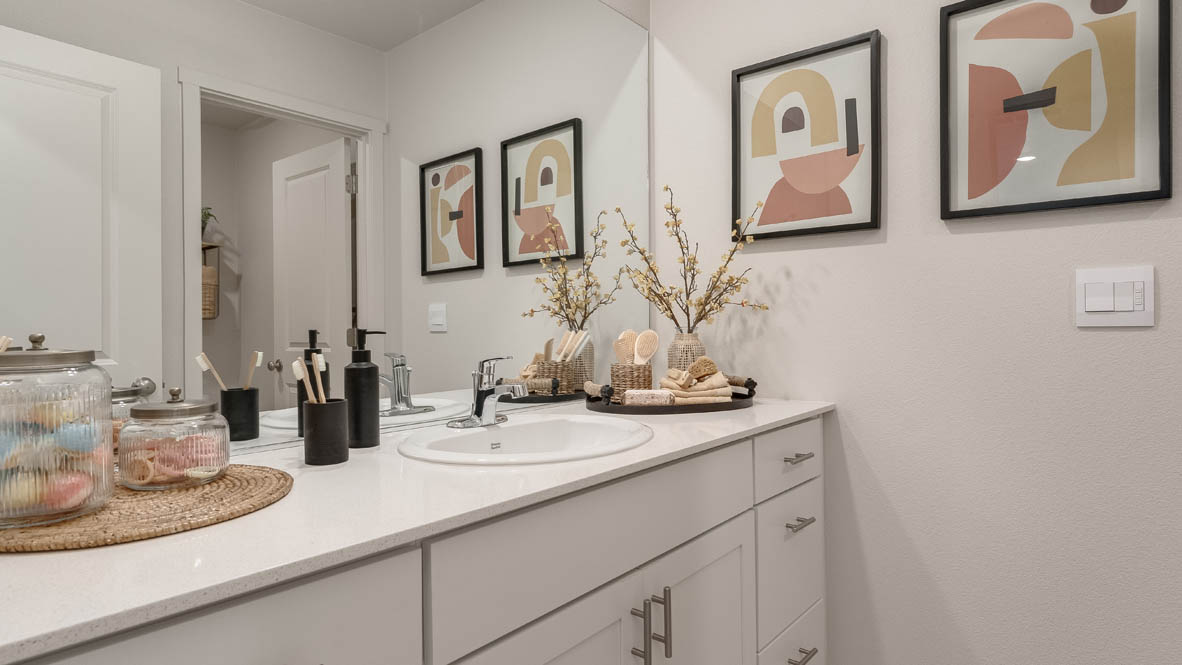 Bailey Meadows S060 Bathroom