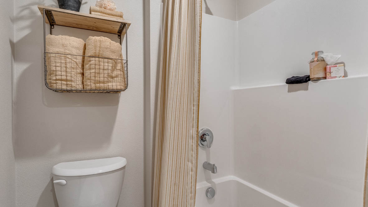 Bailey Meadows S060 Bathroom