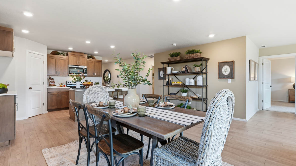 Bailey Meadows WR40 Dining