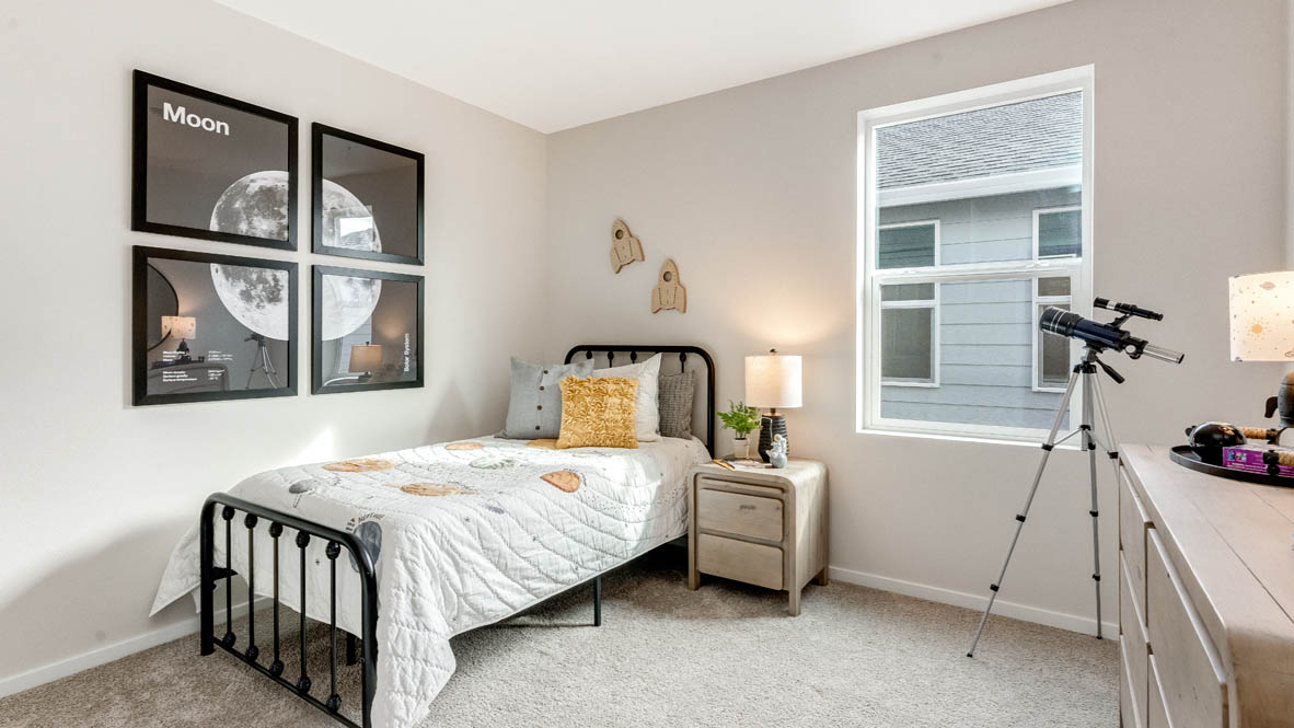 Avery Terrace Bedroom and full/queen size bed