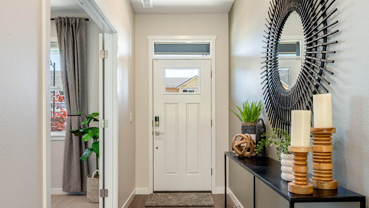 Avery Terrace Entrance with mirror and decorated table