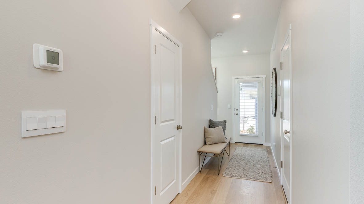 Gordon Creek Pointe hallway with walls, and laminate flooring