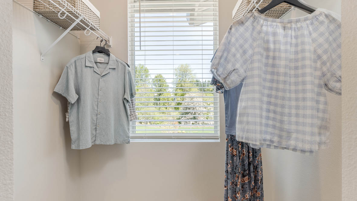 Gordon Creek Pointe walk in closet