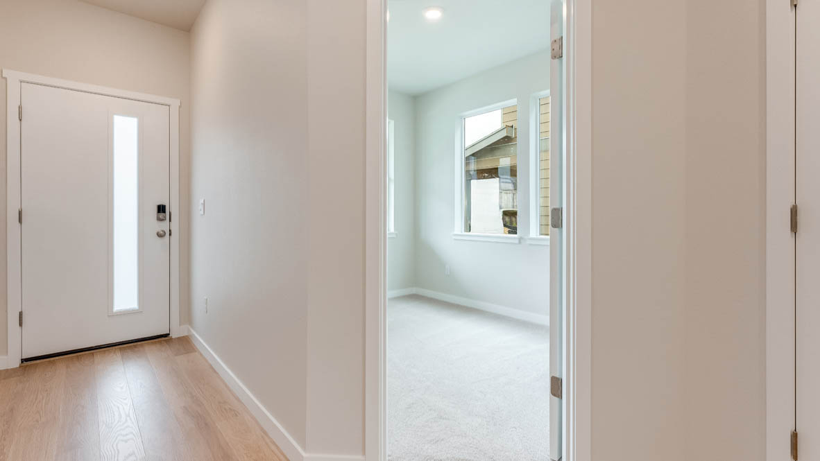 Gordon Creek Pointe Entry with laminate flooring and white walls