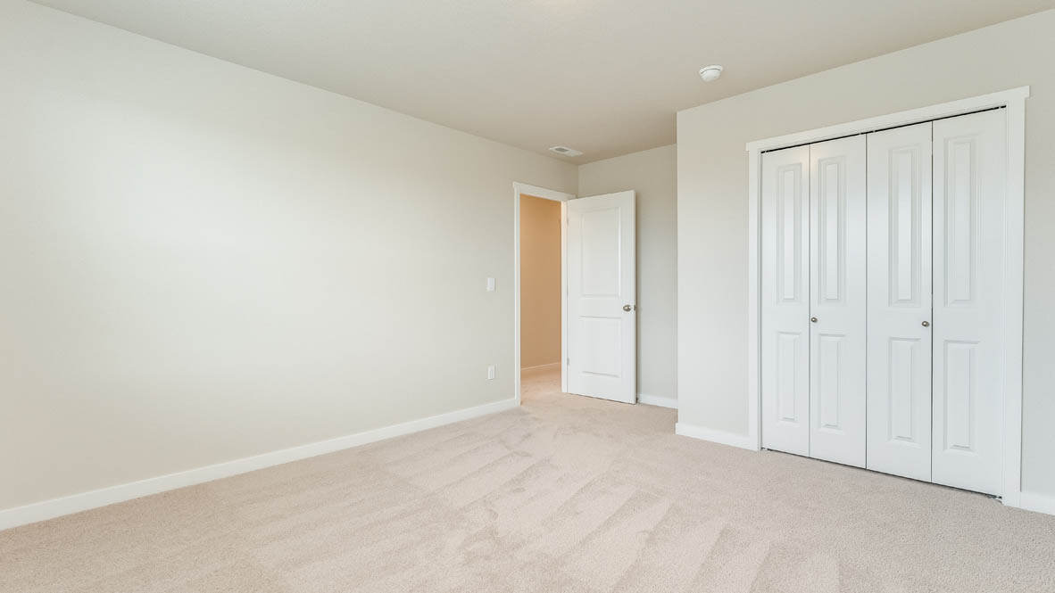 Gordon Creek Pointe bedroom with carpet, backyard