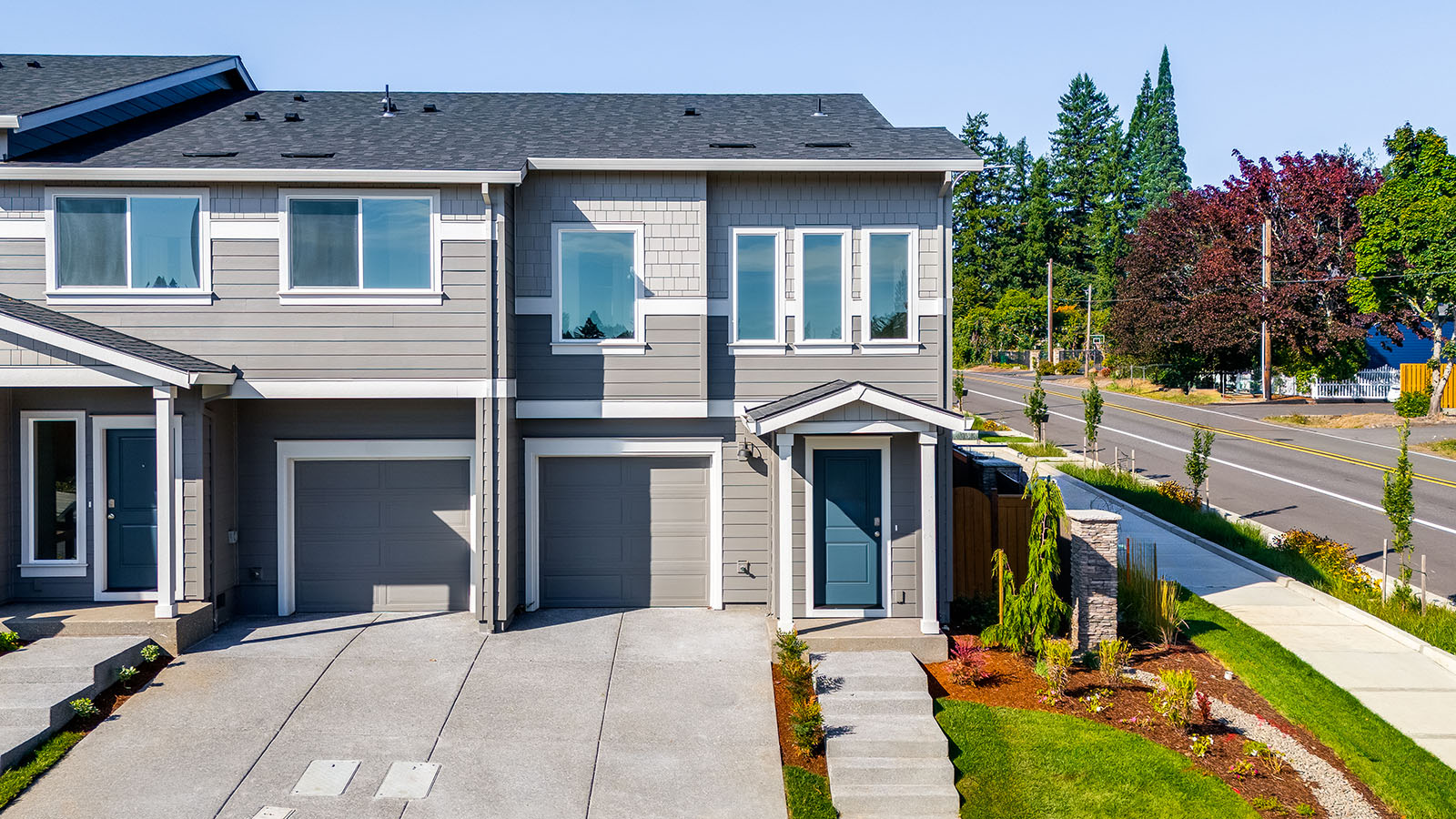 1407 SE Rosefinch Avenue exterior
