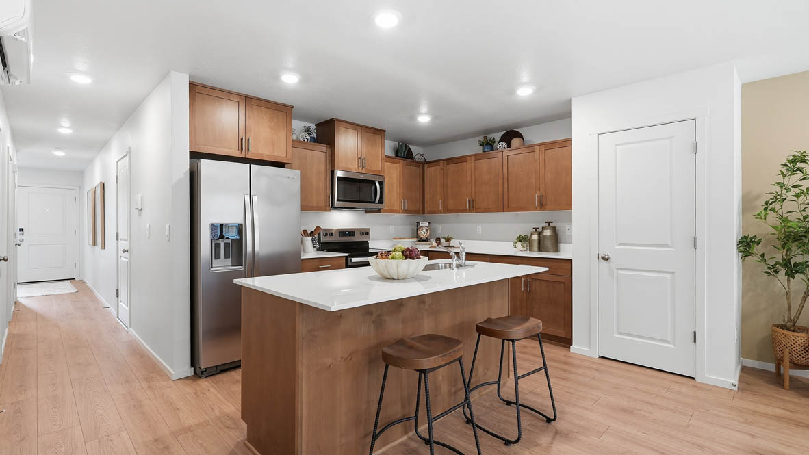 Thunder Ridge kitchen with stained cabinets and stainless steel appliances