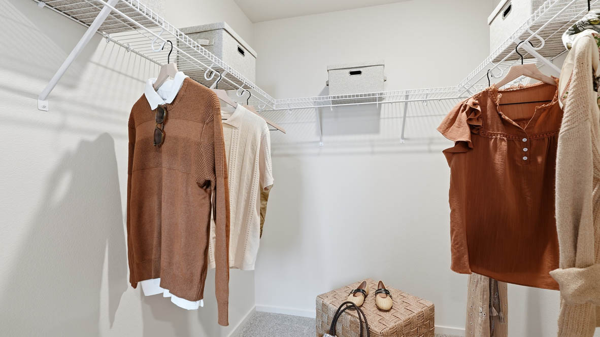 Thunder Ridge walk in closet with white wire shelving