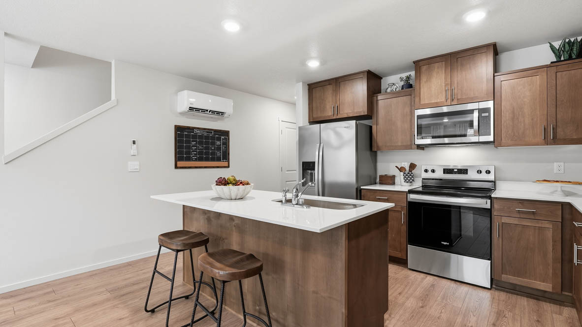 Thunder Ridge kitchen with stained cabinets and stainless steel appliances