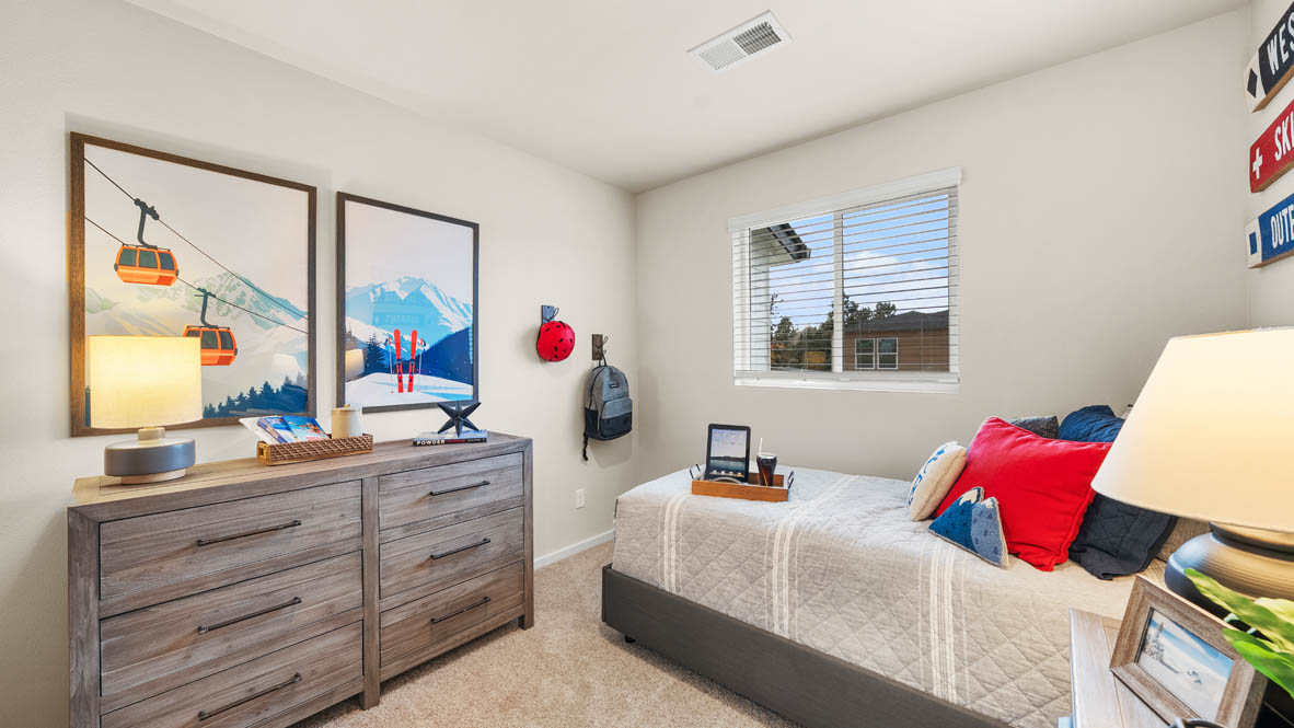 Ponderosa bedroom with red and blue accents with carpeting