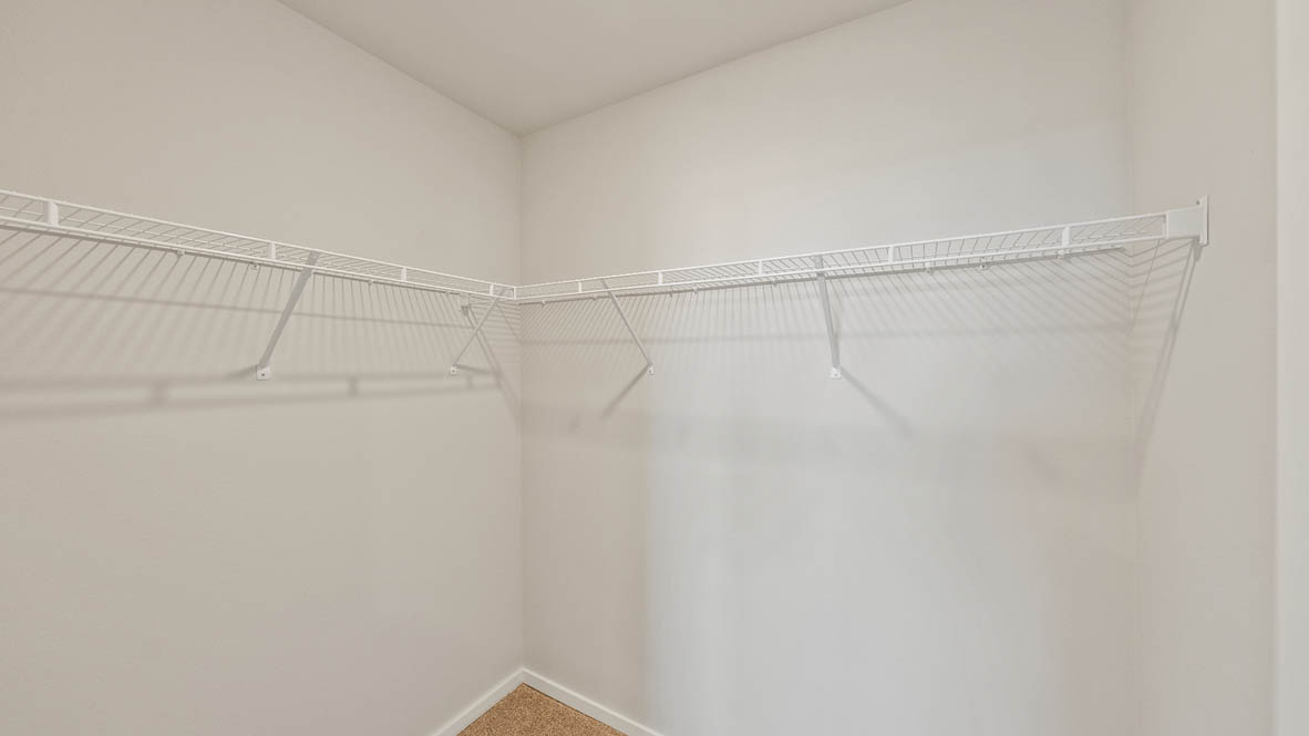 Ponderosa walk in closet with white wire shelving