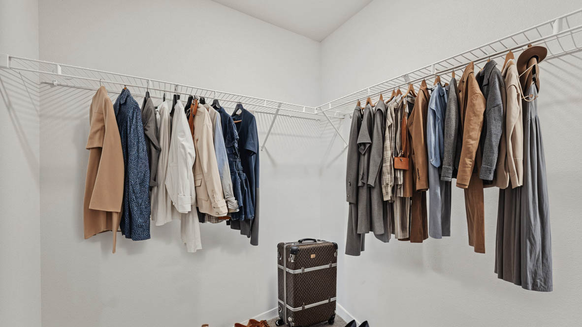 Stevens Ranch Diamond 3816 Laundry room and white wire shelves