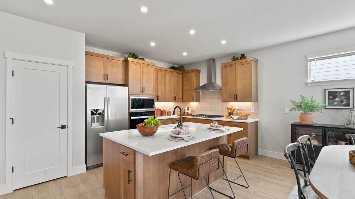 Stevens Ranch Diamond 3816 kitchen with cabinets and stainless-steel appliances