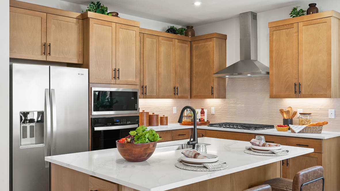 Stevens Ranch Diamond 3816 kitchen with cabinets and stainless-steel appliances