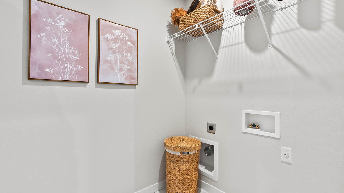 Stevens Ranch Diamond 3816 laundry room with white wire shelving