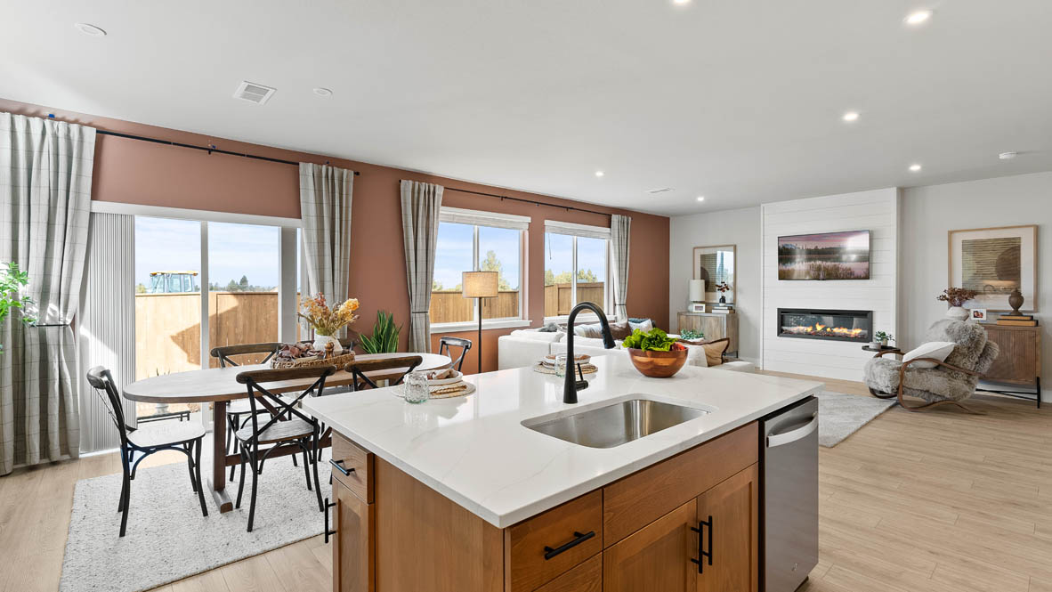 Stevens Ranch Diamond 3816 kitchen with cabinets and stainless-steel appliances