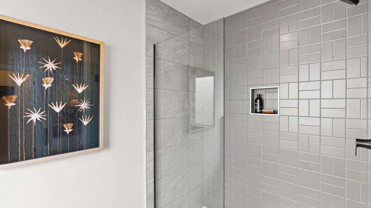 Stevens Ranch Diamond 3816 bathroom with tile shower, painting