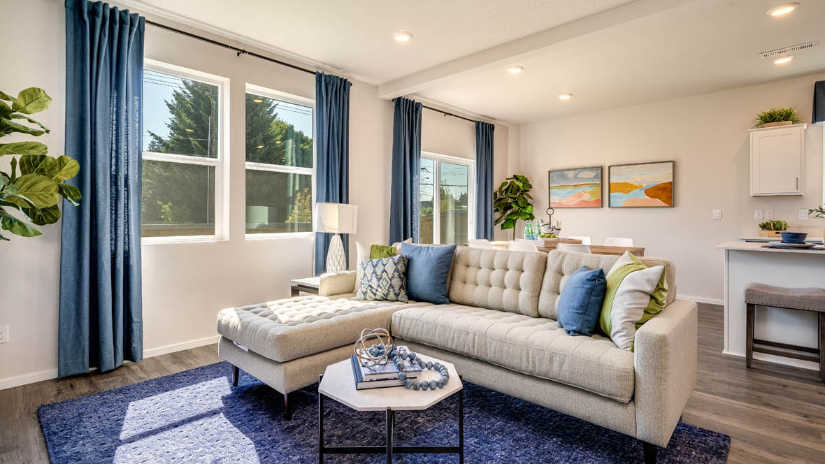 Marcola Meadows Green room with three windows and a blue accent wall