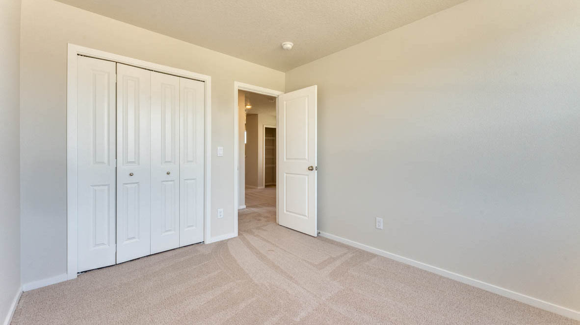 Marcola Meadows Bedroom with carpeting and closet