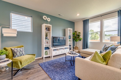 Marcola Meadows Green room with three windows and a blue accent wall