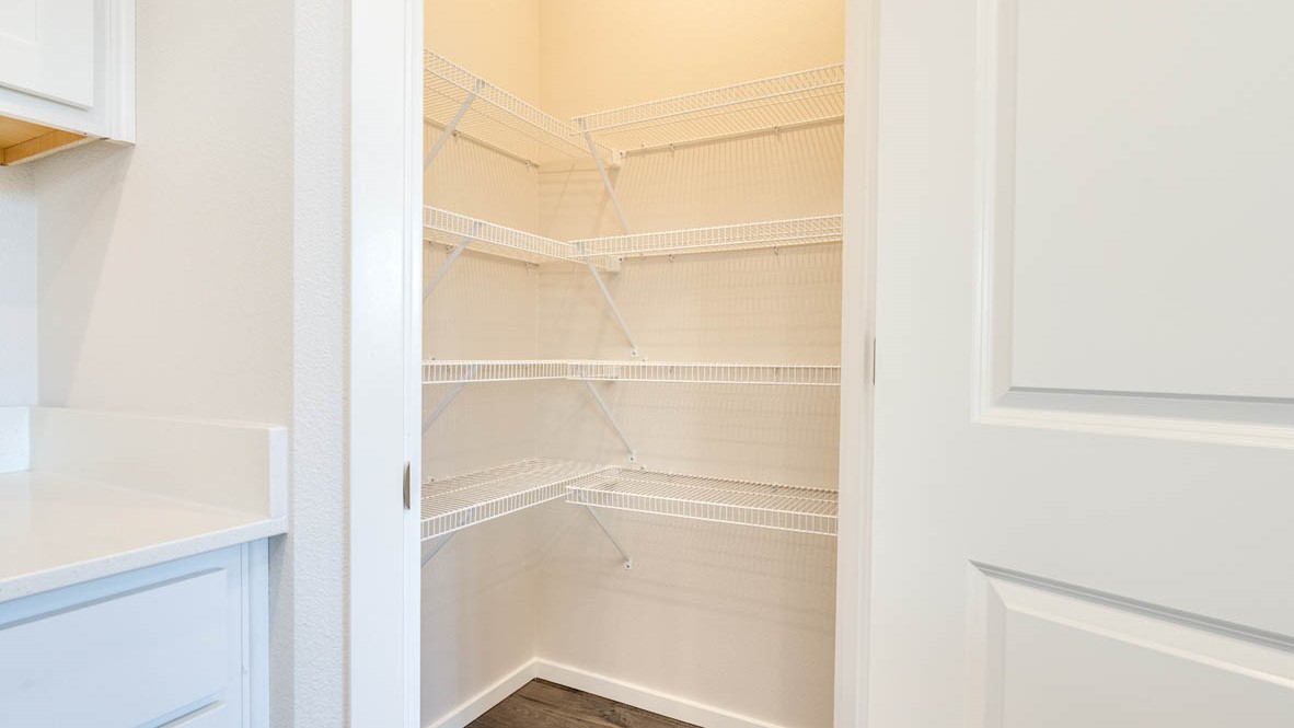 Eden Estates Pantry with White Wire Shelving