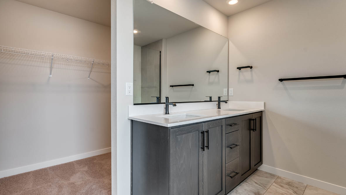 Sorrento Estates primary bathroom