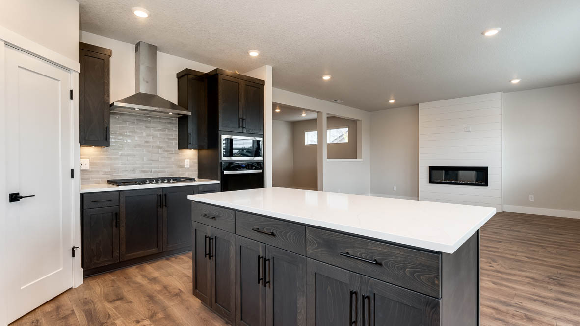 Sorrento Estates kitchen with stained shaker style cabinets