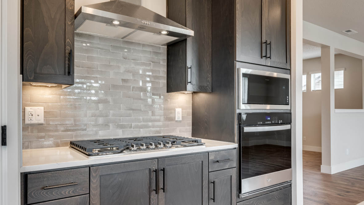 Sorrento Estates kitchen with stained shaker style cabinets