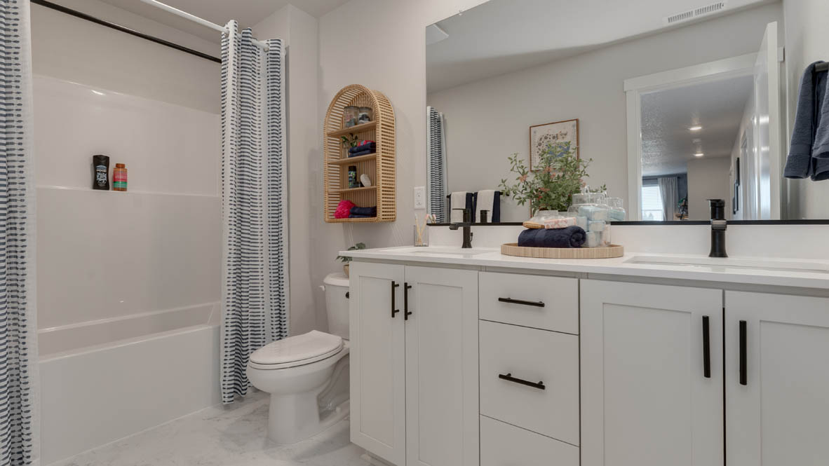 Sorrento Estates secondary bathroom