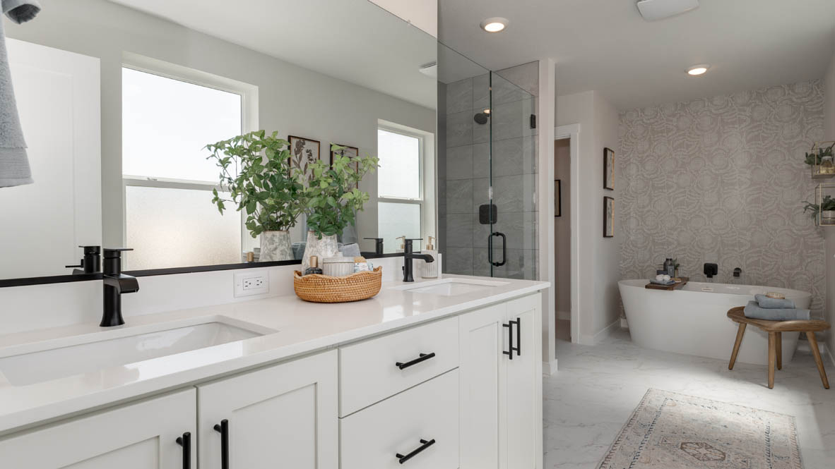 Sorrento Estates primary bathroom