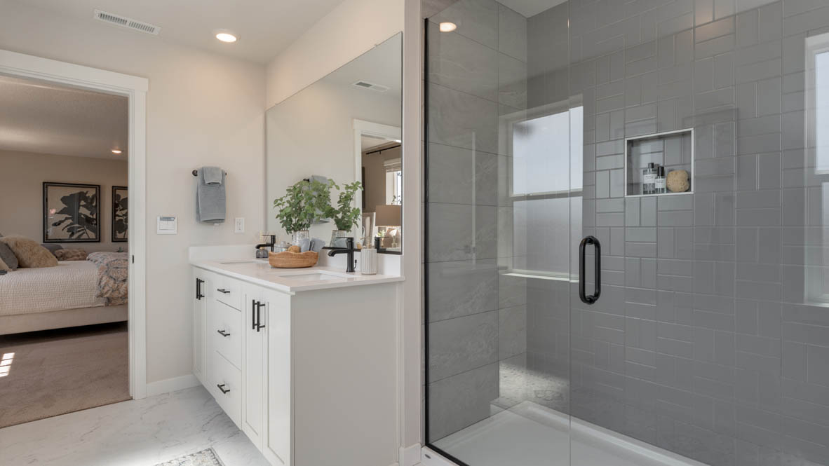 Sorrento Estates primary bathroom