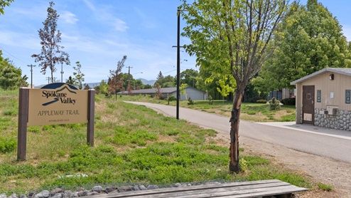 A photo of Appleway Trail.