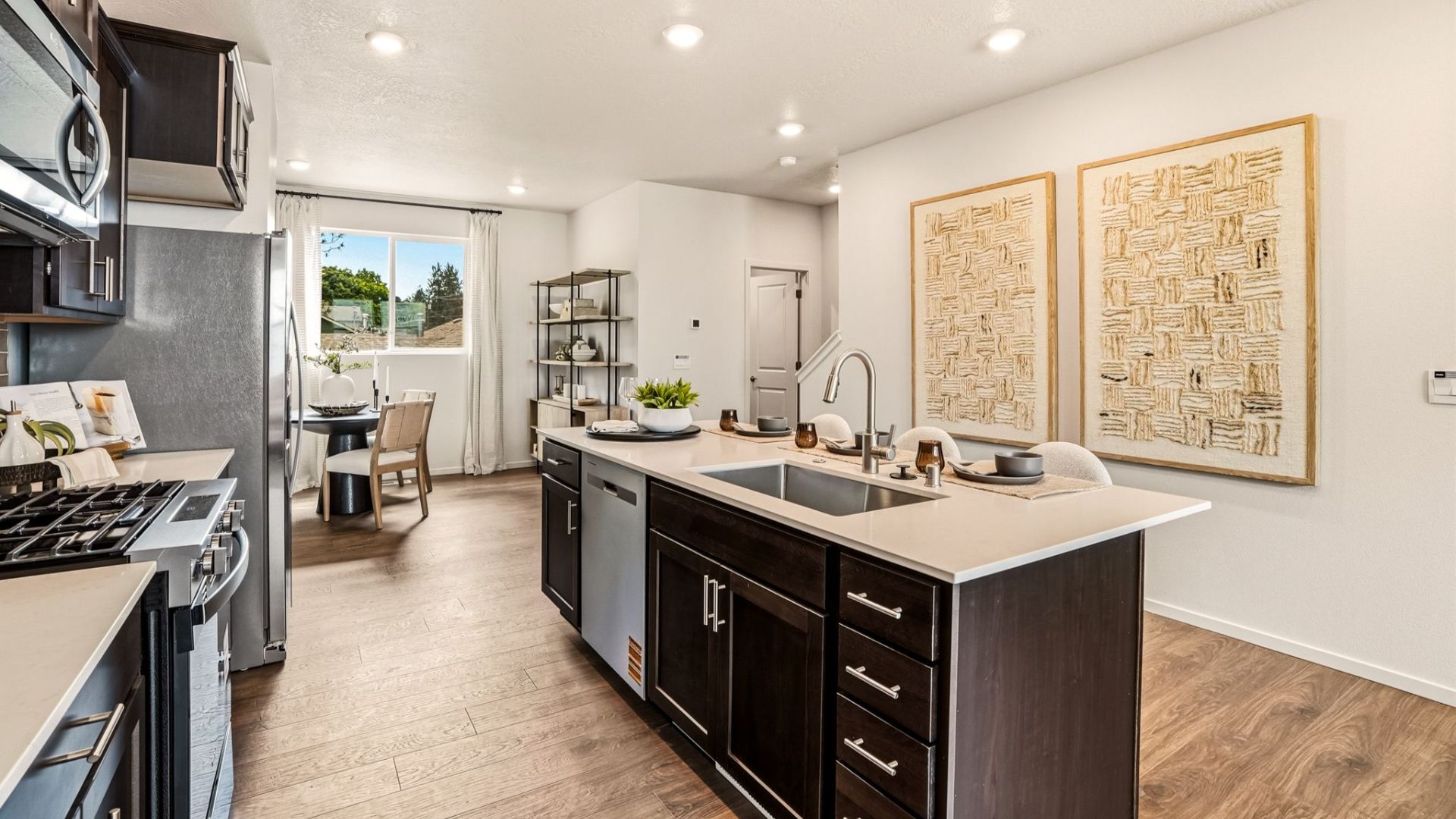 https://www.zillow.com/view-imx/156f80d9-e9cc-43eb-acf6-572ecf502dfd?setAttribution=mls&wl=true&initialViewType=pano&utm_source=dashboard