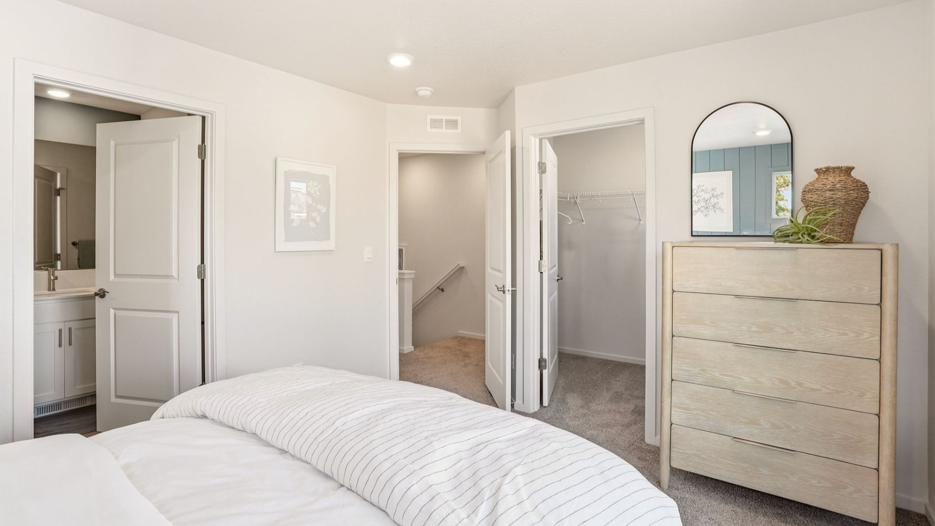 https://www.zillow.com/view-imx/156f80d9-e9cc-43eb-acf6-572ecf502dfd?setAttribution=mls&wl=true&initialViewType=pano&utm_source=dashboard