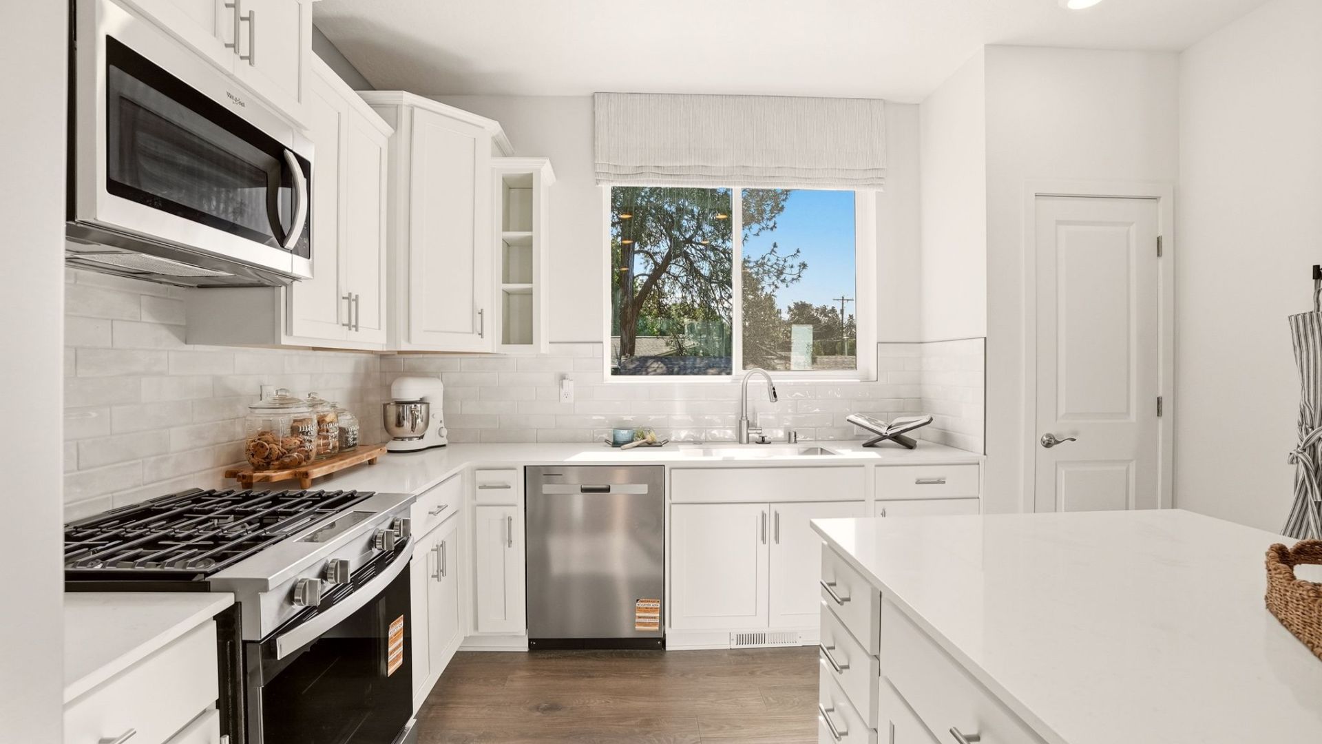 https://www.zillow.com/view-imx/156f80d9-e9cc-43eb-acf6-572ecf502dfd?setAttribution=mls&wl=true&initialViewType=pano&utm_source=dashboard