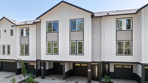 Exterior view of townhome building at Cathcart Crossing in Snohomish Washington