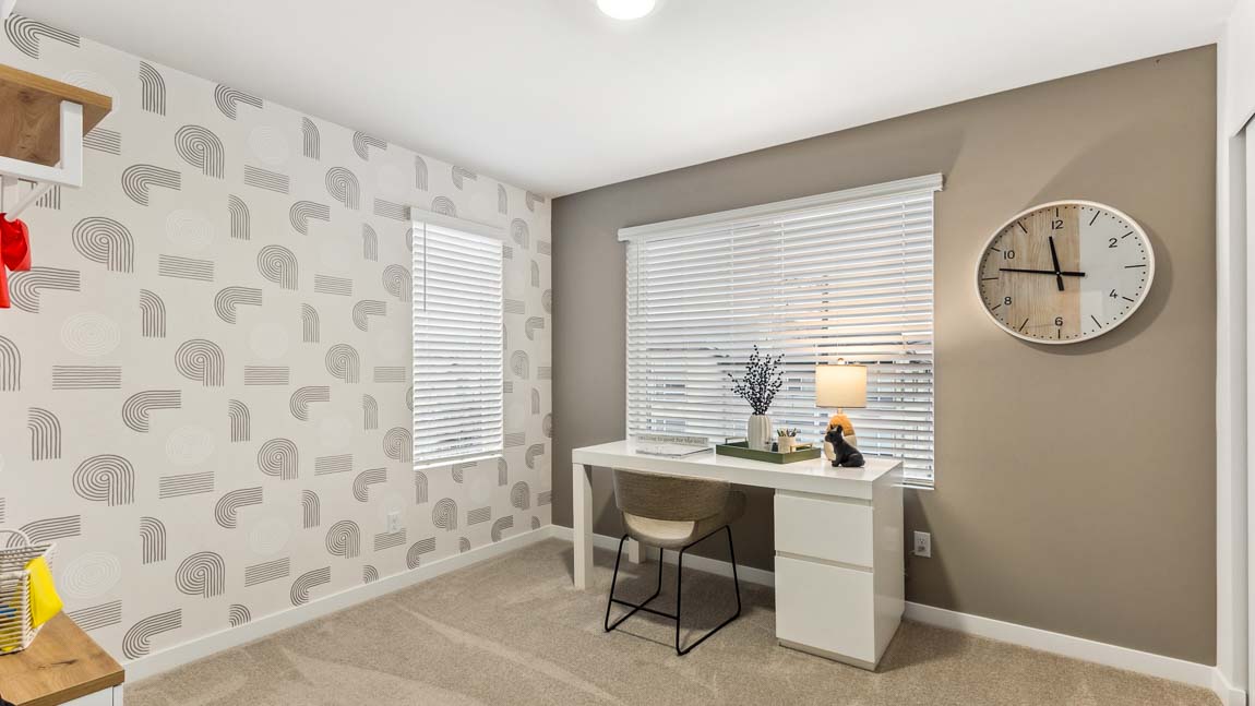 Upper ﬂoor secondary bedroom with large window