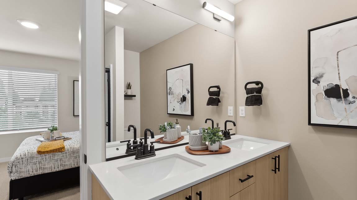 En suite primary bathroom with double sinks