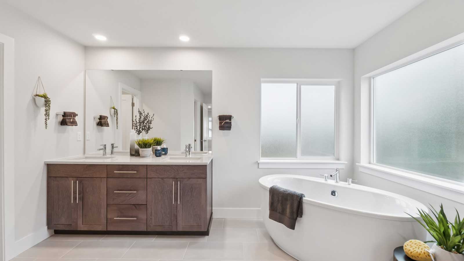 Close up of 2 sink vanity and soaking tub