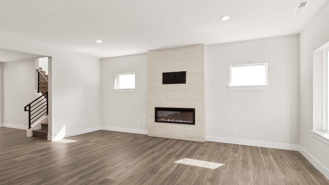 Open-concept living and dingin