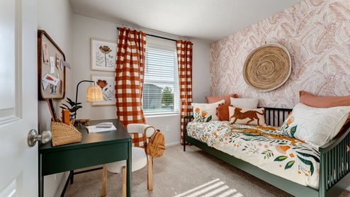 Child’s bedroom with wall-to-wall carpet and a closet